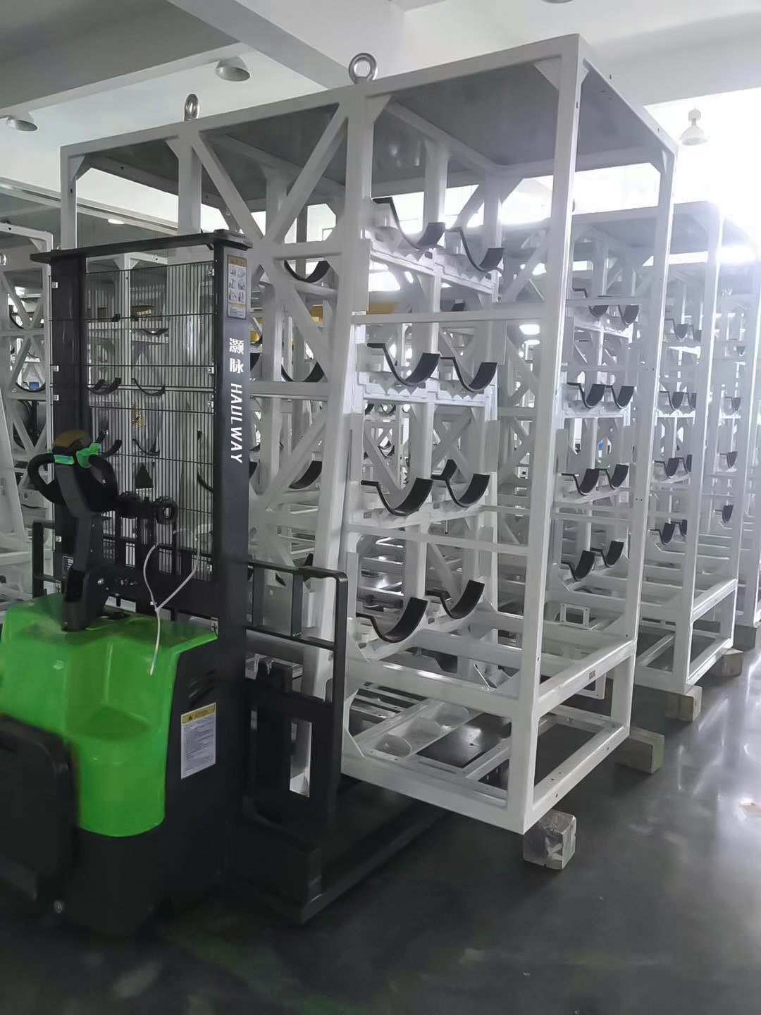 昆山某机器人智能科技有限公司 宽支腿堆高车