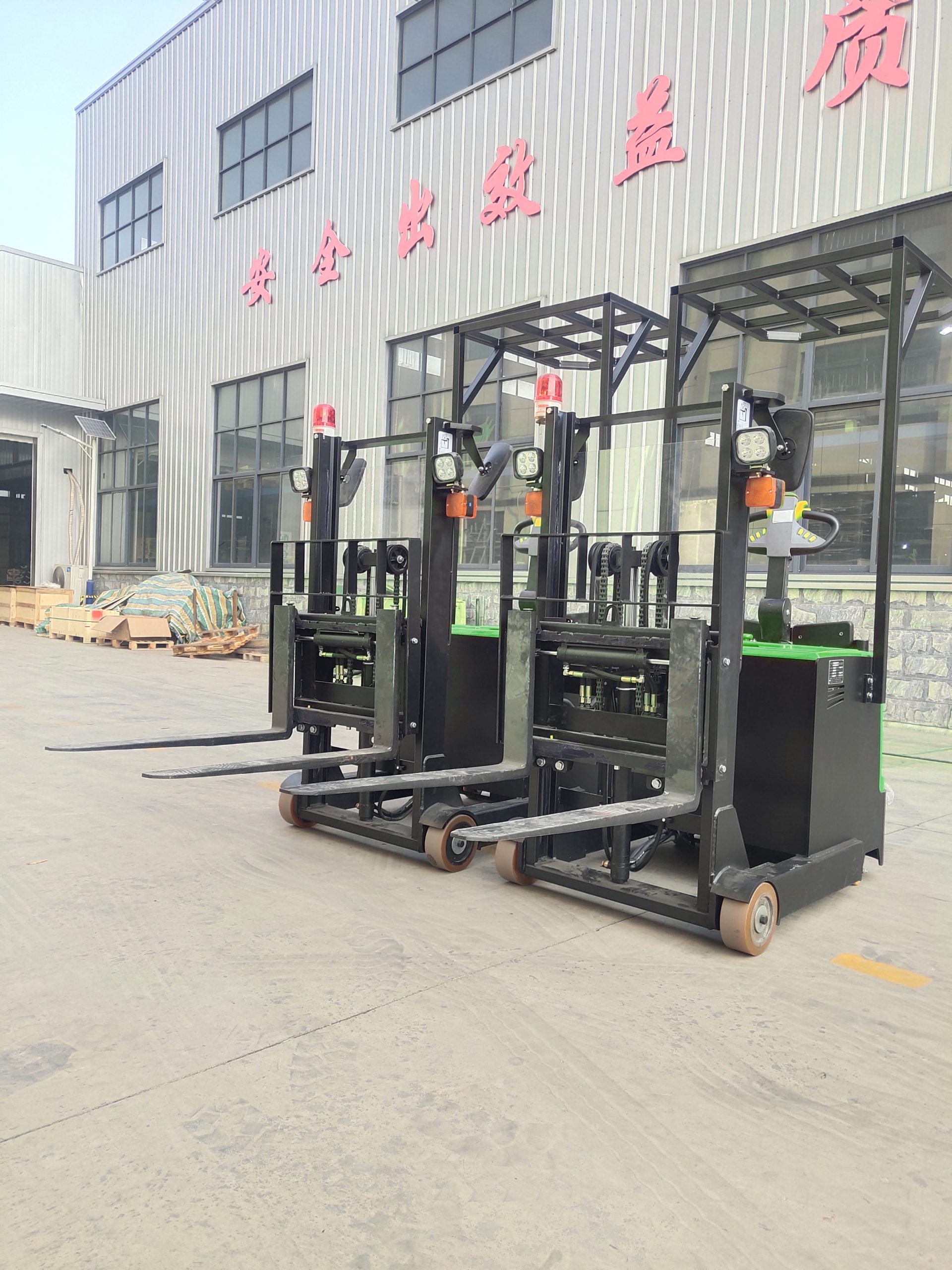 南京某药业科技有限公司 全电动堆高车